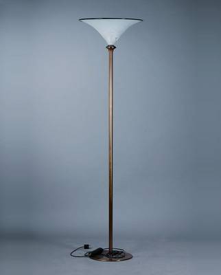 Designerstehlampe, 70er Jahre, Murano, Barovier & Toso, Murano Venezia, sign., weißer Lampenschirm marmoriert, mundgeblasen, Fuß aus Stahl, ...