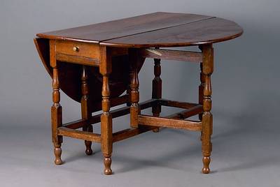 Oblongtable, England, Eiche, 1900, beidseitig abklappbar, 1 Schublade, Beine gedrechselt, st. Gebr.-Sp., ca. 77x43(131)x120 cm
