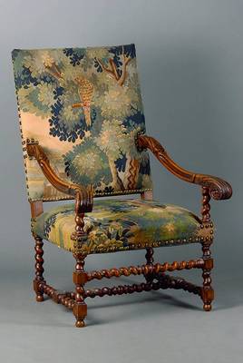 Armlehnsessel, deutsch, um 1880/90, Nußbaum, alter Gobelinbezug, reiche geschnitzt, Nagelverz., st. Gebr.-Sp., ca. 113x73x80 cm, Sh. 40 St. 50 cm