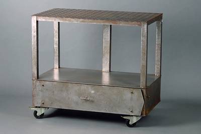 Kaminschrank für Holz und Kohle, 1960/65 Designerentwurf, Einzelentwurf, Stahlplatten verschweißt, 1 verschließbare Schublade, diese m. ...