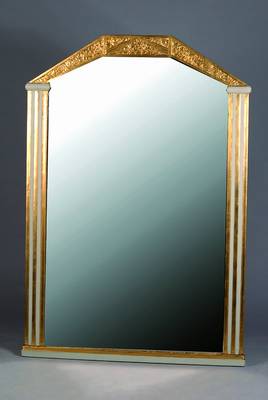 Spiegel, Art-Deco, um 1930, Rahmen goldfarben und grau, Rahmen getreppt, Kopf m. Blumenschnitzerei, Gebr.-Sp., ca. 127x87 cm