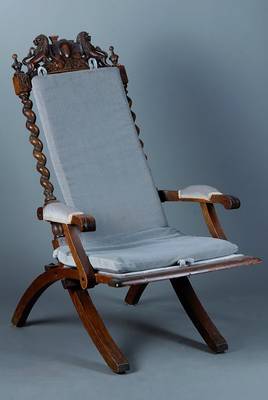 Klappsessel, süddeutsch, um 1890, Buche massiv, gedrechselt, Applikationen leicht beschädigt, Alters- und Gebr.schäden 114 x 69 x 95 cm