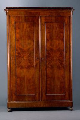 Schrank, 1860/70, süddeutsch, Wurzelnuß/Weichholz, 2-türig, abgerundete Ecken, Inneneinrichtung: 1 Brett, 1 Stange, schwundrissig, alt belassen, ...