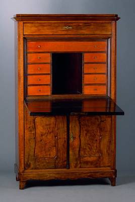 Sekretär, Biedermeier, um 1840/50, Nußbaumwurzelfurnier, z.T. gespiegelt verlegt reiche Inneneinrichtung, schwundrissig, Altersschäden, ca. ...