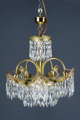 Deckenlampe, Messingmonturen in floraler Durchbrucharbeit, reicher facettierter Glasbehang, 6 Brennstellen, Elektr. erneuert (nicht geprüft), H.ca. ...