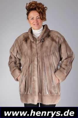 Saga Mink-Nerzjacke, Gr. ca. 42, hellgraue Felle längs verarbeitet mit Leder- zwischenteilen, Kragen mit Zierknopf, Ärmel mit anged. Manschetten, ...