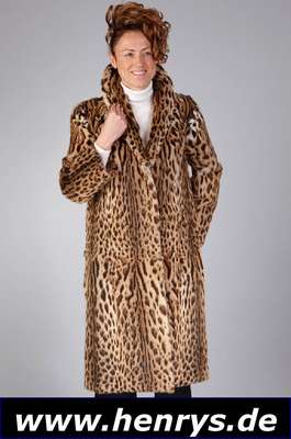 Mantel aus Serval, Gr. ca. 36/38, braunes Innenfutter, Felle längs verarbeitet, Kragen, keine Taschen, Rückenl. ca. 108 cm, lt. EU-Vo.-Nr. 338/97 ...