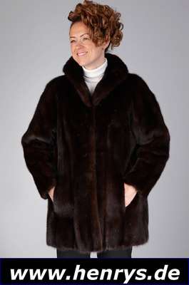 Saga-Mink Nerzlongjacke, Gr. ca. 40, dunkelbraune Felle längverarbeitet, Kragen mitPelzzierknopf, 2 seitl. Einschubtaschen, dunkelbraunes ...