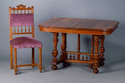 Tisch u. 6 Stühle, Frankreich, um 1880/90, Eiche, reich gedrechselt, Balustradenverz., urspr. Ausziehtisch, Bezug erneuert, Nagelverz., ...