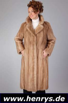 Saga-Mink Nerzmantel, Gr. ca. 40, beige- farb. Felle längsverarbeitet, Kragen, 2 seitl.Einschubtaschen, braunes Innenfutter, am Saum bestickt, ...