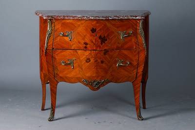 Pariser Kommode, um 1910, Eichekorpus mit Rosenholz und Mahagonifurnier, zweischübig, Marmorplatte, leichte Furnierschäden, ohne Schlüssel, st. ...