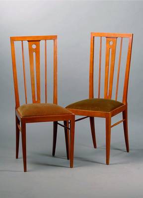 6 Stühle, deutsch, um 1950, Entwurf Prof. Josef Tiedemann, Kirschbaum, Rücken versprosst, st. Gebr.-Sp., ca. 106x47x44 cm, Sh. 46 cm