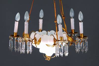 Deckenlampe, Frankreich, um 1890-1900, vergoldete Messinghalterung, 7 Brennstellen, funktionelle orig. Verkabelung, jedoch ungepr., 6 umkreisende ...