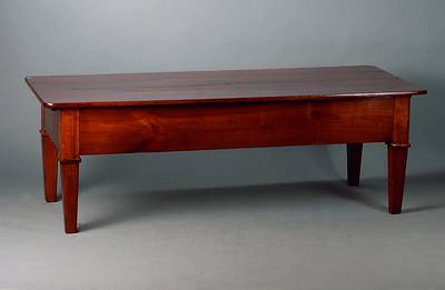 Couchtisch, Frankreich, um 1810/15, Kirschbaum, einfache Form, abgerundete Ecken, schwundrissig, st. Gebr.-Sp., ca. 58x170x72 cm