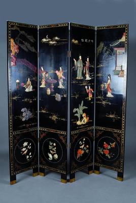 Paravant, China, nach altem Vorbild, Schwarzlack, reich bemalt u. mit Halbedelsteinen, wie Nephrit, Achat u. Speckstein appliziert, 4 Teile je ...