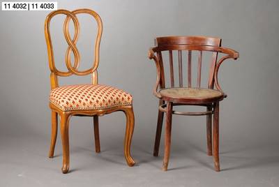 Stuhl, Frankreich, um 1830, Buche, Beine geschweift, Rücken brezelartig geformt, gerieft, Polsterung und Bezug alt belassen, Verleimung empf., st. ...