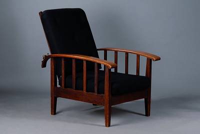 Armlehnsessel, wohl Karlsruhe, um 1910, Eiche, Rücken verstellbar, Sitzkissen sek., Gebr.-Sp., ca. 100x73x95 cm, Sh. 42 cm