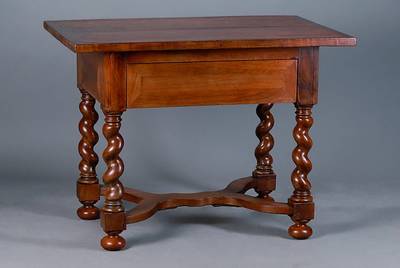 Bezahltisch, um 1860/70, Nußbaum, 1 Schublade, reich gedrechselte Beine, diese verstrebt, Reste alten Wurmbefalls, schwundrissig, st. Gebr.-Sp., ca. ...