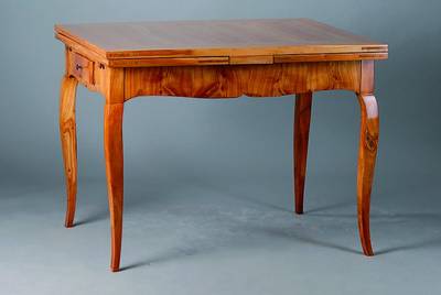 Tisch, deutsch, Teile um 1830, Platte und Schublade erneuert, Ausziehtisch, Kirschbaum, Beine geschweift, 1 Schublade, intergrierte Ausziehbretter, ...