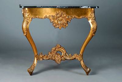 Konsole, wohl Italien, um 1870/80, WH, goldfarben gefasst, reich geschnitzt, teils besch., st. Gebr.-Sp., Marmorplatte sek., ca. 80x90x32 cm