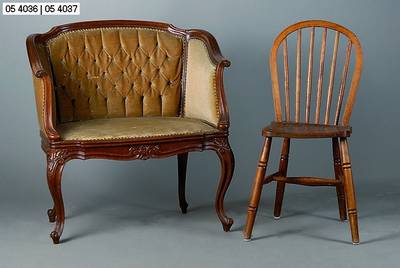 Zwei Sessel, um 1900, im Stil des Louis Seize, geschweifte Beine, Bezug und Polsterungalt belassen, Alterssch., ca. 85x84x60 cm, Sh.44 cm