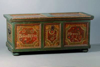 Flachdeckeltruhe, datiert 1799, Weichholz bunt bemalt, Namenszug Johann Philipp Odenwald, Schloß ausgebaut aber dabei, Dokumentenfach,schwundrissig, ...