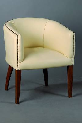Bergere, Art-Deco, um 1930, Lederbezug, neu gepolstert, Beine Buche auf Nußbaum gebeizt, Nagelverzierung, l. Gebr.-Sp., ca. 76x66x55 cm, Sh. 48 cm