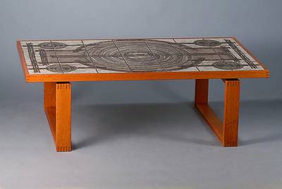 Trioh Danish Ox-Art Coffee Table, signiert und datiert 1977, Gestell Eiche, Keramikplatten abstrakt, Gebr.-Sp., ca. 50x145x85 cm
