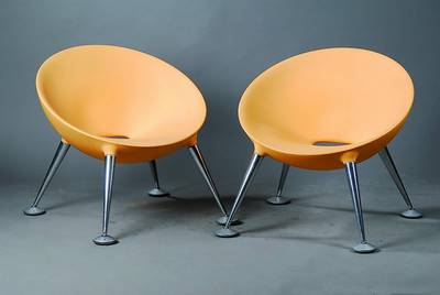 Vier Sessel, sedus turtle club lounge chair, Entwurf Matteo Thun, 90er Jahre, Kunststoff auf vier konischen kugelgelagerten Beinen, st. Gebr.-Sp., ...