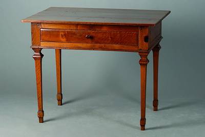 Bezahltisch, Frankreich, um 1800, Kirschbaum, 1-schübig, Leidten getreppt, einfache Form, st. Gebr.-Sp., ca. 76x92x63 cm