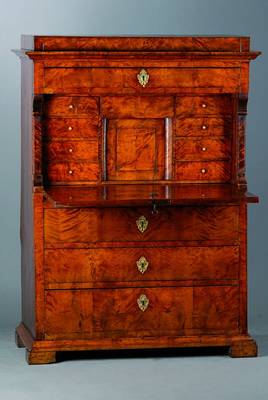 Sekretär, deutsch, um 1820/30, Birke, Sägefurnier, orig. Patina, orig. Beschl., 4-schübig,1 Klappe, reiche Inneneinrichtung, schönes Furnierbild, ...