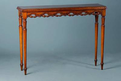 Konsolentisch, deutsch, um 1890/1900, Birnbaumholz, urspr. aufklappbar, Beine gedrechselt, Zarge reich geschnitzt in Durchbrucharbeit, ...