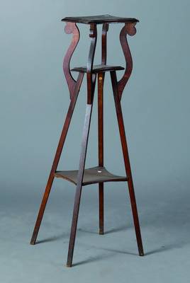 Etagere, Frankreich, um 1900, Eiche massiv, 3 Ebenen, als Blumensäule geeignet, Alters- und Gebrauchssch., Verleimung empf., ca. 109x30x30 cm