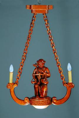 Deckenlampe, deutsch, um 1950, Barockstil, zwei Brennstellen, vollplastische Figur in Form von Merkur mit Merkurstab, Waage mit Gewichten, Buche ...