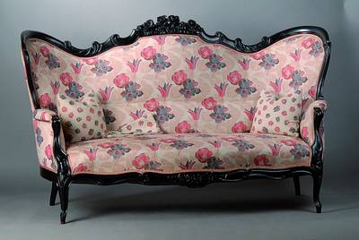 Sofa, deutsch, um 1880, schwarz gefasst, allseitig geschweift, reiche Blätter und Blütenschnitzereien, Polsterung und Bezug erneuert, teils st. ...