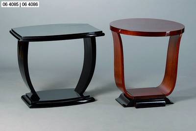 Beistelltisch, Art-Deco, um 1930, Palisander, Fuß schwarz gefasst, Beine geschweift, l. Gebr.-Sp., H. 60 cm, D. 56 cm