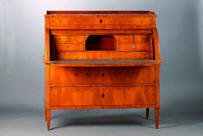 Rollbüro, Biedermeier, süddeutsch, um 1830, Kirschbaum, 3-schübig, obere Schublade ohne Schloß, Inneneinrichtung: 6-schübig, Ablagefächer, ...