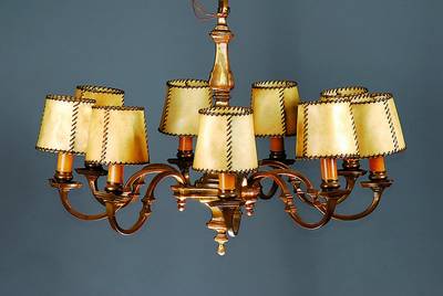 Deckenleuchter, deutsch, 30/40er J., Messing, 9 Brennstellen, Schirmchen, Fu. nichtgepr., l.Alterssp., H.ca. 70 cm, D.ca. 87 cm