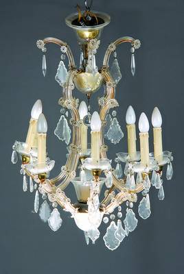 Deckenlüster, Italien, 20/30er Jahre, 9 Brennstellen, mit Glasauflagen verzierte Gestänge, mittiger Glasschirm um Brennstelle l. besch., ...