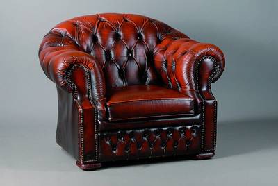 Sessel, Chesterfieldstil, 2. Hälfte 20. Jh., Leder, genoppter Rücken, st. Gebr.-Sp., Alterssch., ca. 80x105x90 cm, Sh. 43 cm