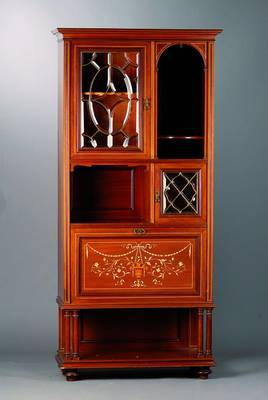 Vitrinenschrank, England, um 1890, Buche/Nußbaum, reiche Ahornintarsien, 2-türig, verglast und versprosst, 1 Klappe, teils ohne Schlüssel, 2 ...