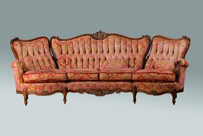Sitzgruppe, Italien, um 1965/70, best. aus 4-Sitzersofa, 2 Sesseln, sehr aufwendig, reiche Akanthusblattschnitzereien, Armlehnen in Form v. ...