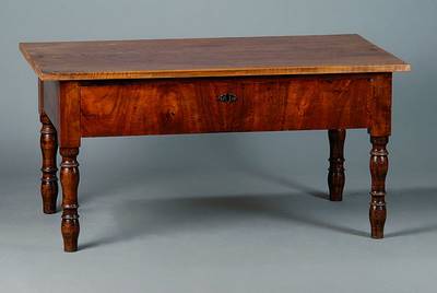 Tisch, um 1840, Nußbaum, 1-schübig, ohne Schlüssel, Beine gekürzt, reich gedrechselte Beine, verzierte Beschl., st. Gebr.-Sp., ca. 55x110x64 cm