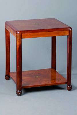 Beistelltisch, Art-Deco, um 1930, 4-eckig, mittig m. Rautenintarsien in Ahorn und Rosenholz, abgerundete Ecken, l. Gebr.-Sp., ca. 64x56x56 cm