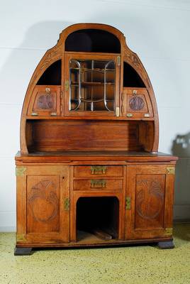 Aufsatzmöbel, wohl Karlsruhe, um 1902/03, Eiche, Unterteil 2-türig, 1-schübig, Oberteil 3-türig, 1 Tür verglast und versprosst, ...