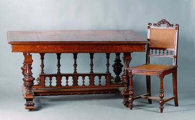 Esstisch mit 6 Stühlen, wohl Lyon, um 1890, Eiche, urspr. Ausziehtisch, Tischfuß mit reicher Balustrade, reich gedrechselt, Stühle m. Geflecht, ...