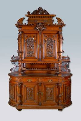 Aufsatzbuffet, deutsch, um 1890, Eiche, Unterteil 4-türig, 4-schübig, Oberteil 2-türig, aufwendige Schnitzereien in Form v. Blüten Blättern und ...