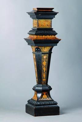 Blumensäule, deutsch, um 1880/90, schwarz gefasst, Leistenteile fehlen, Alterssch., ca. 126x35x35 cm