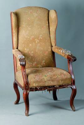 Barocksessel, um 1720/30, Eiche, Beine geschweift, sog. Ohrenbackensessel, Armlehnen in Voluten auslaufend, Polsterung und Bezug besch., seitl. ...