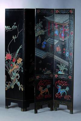 Steckschirm, China, 60er Jahre, Symbolik mit Glücksmotiven, H. 184 cm, B. 41 cm pro Stück